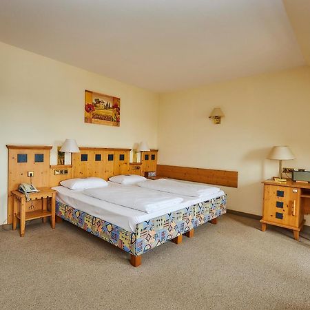 Flair-Hotel Zum Benediktiner ชวาร์ซอัคอัมไมน์ ภายนอก รูปภาพ