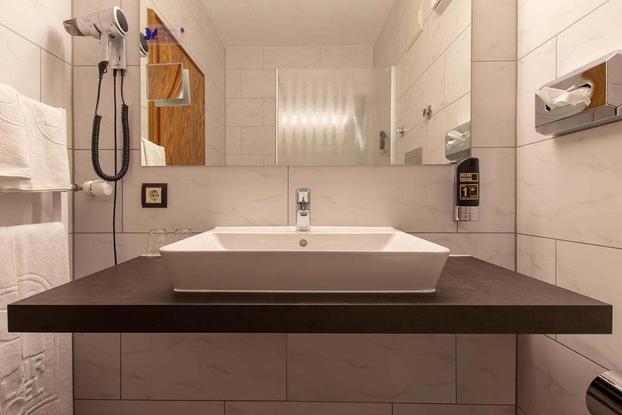 Flair-Hotel Zum Benediktiner ชวาร์ซอัคอัมไมน์ ภายนอก รูปภาพ