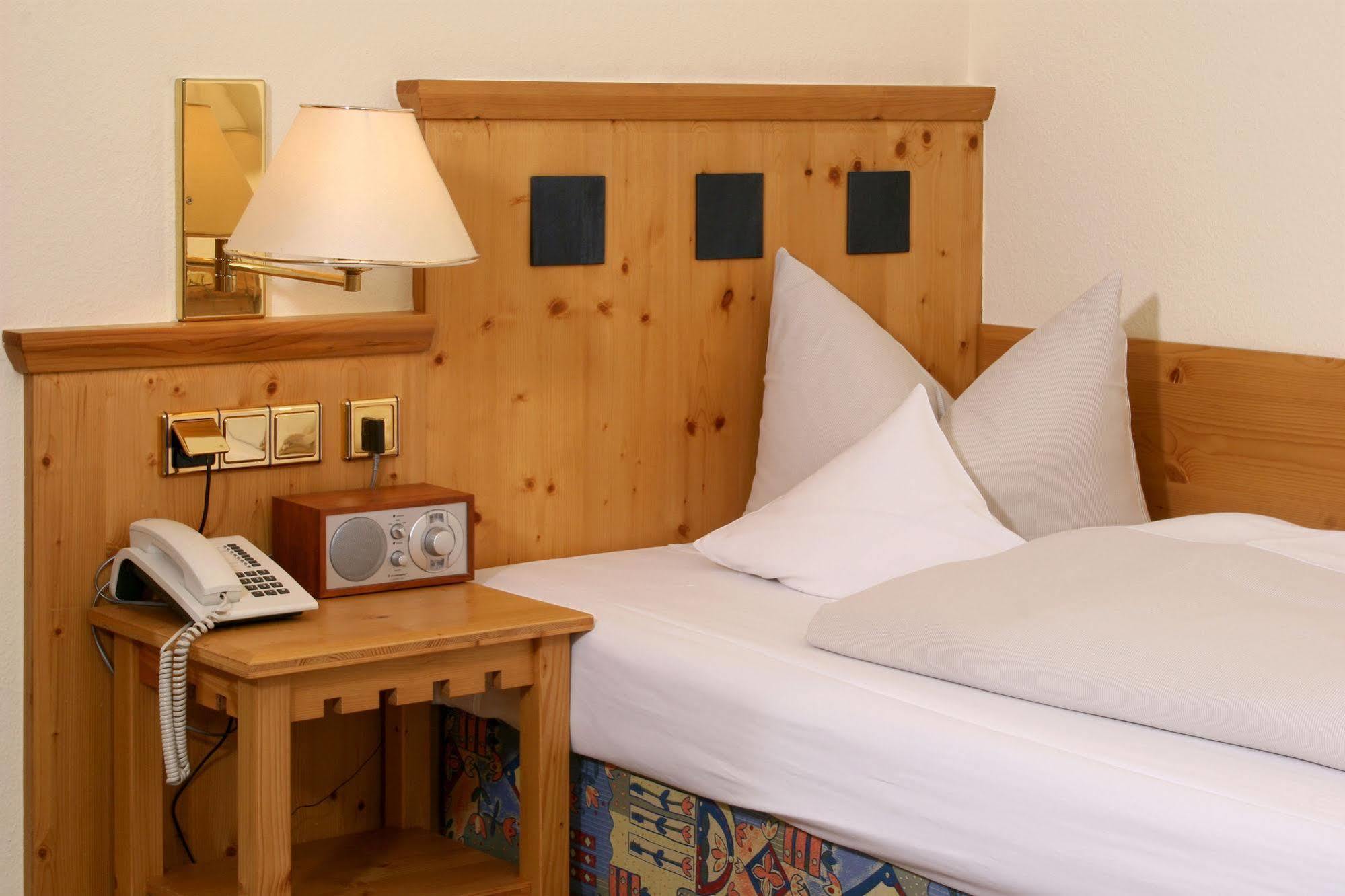 Flair-Hotel Zum Benediktiner ชวาร์ซอัคอัมไมน์ ภายนอก รูปภาพ
