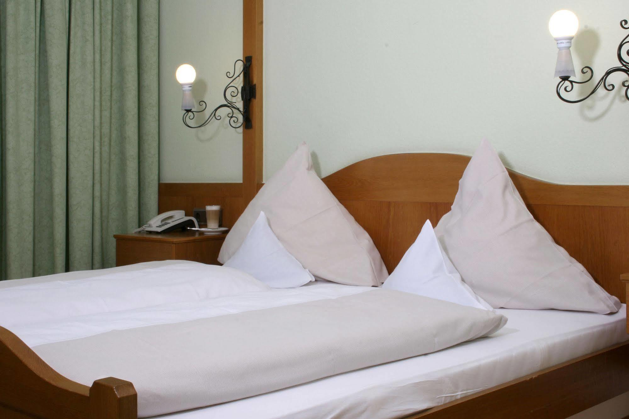 Flair-Hotel Zum Benediktiner ชวาร์ซอัคอัมไมน์ ภายนอก รูปภาพ