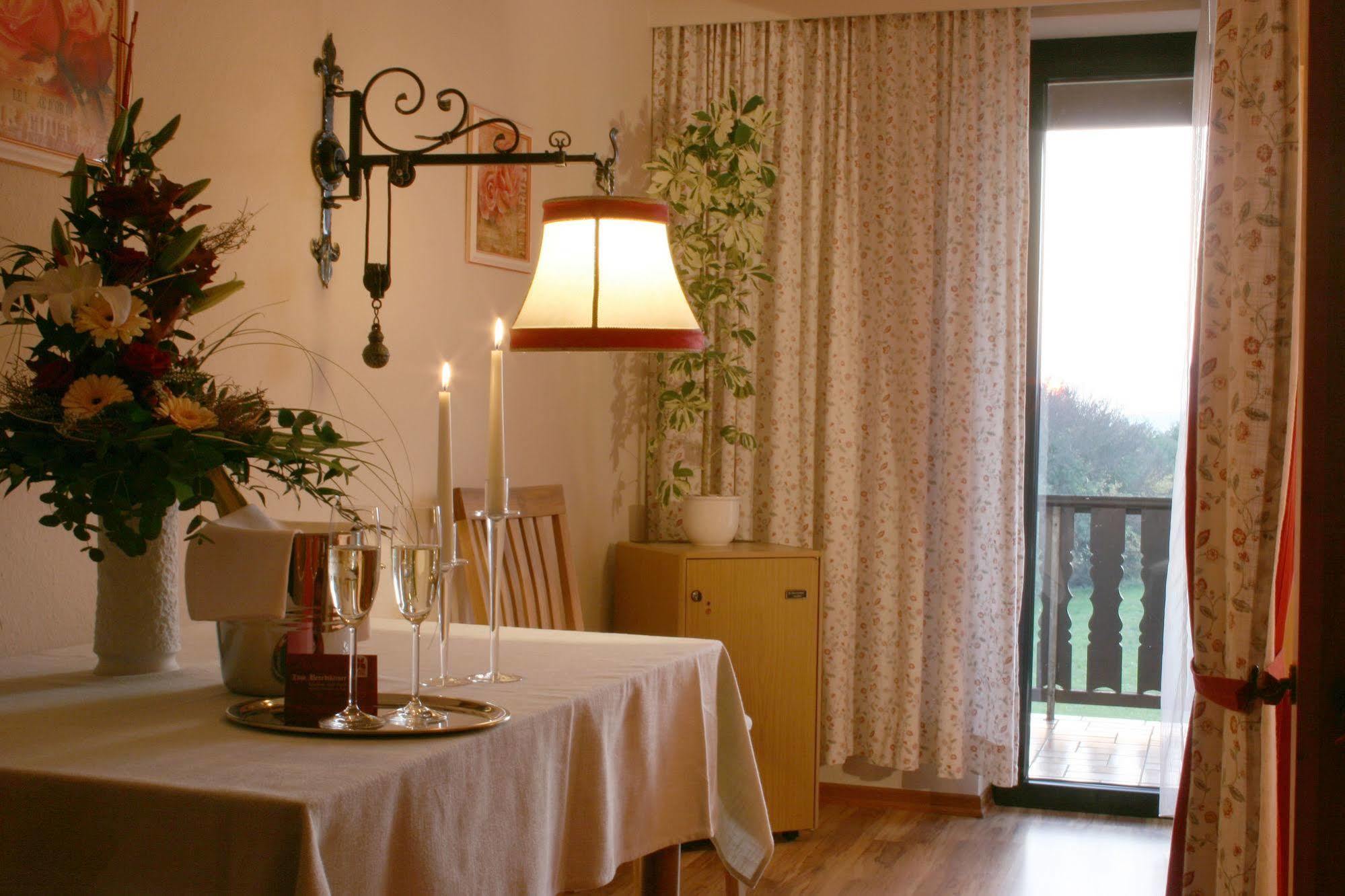 Flair-Hotel Zum Benediktiner ชวาร์ซอัคอัมไมน์ ภายนอก รูปภาพ